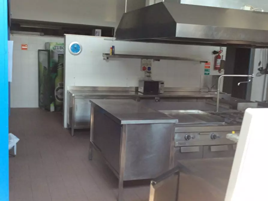 Immagine 34 di Negozio in vendita  a Padova