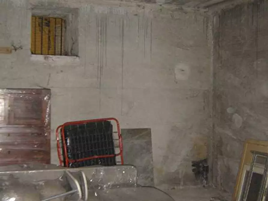 Immagine 3 di Magazzino in vendita  in via corso garibaldi a Eboli