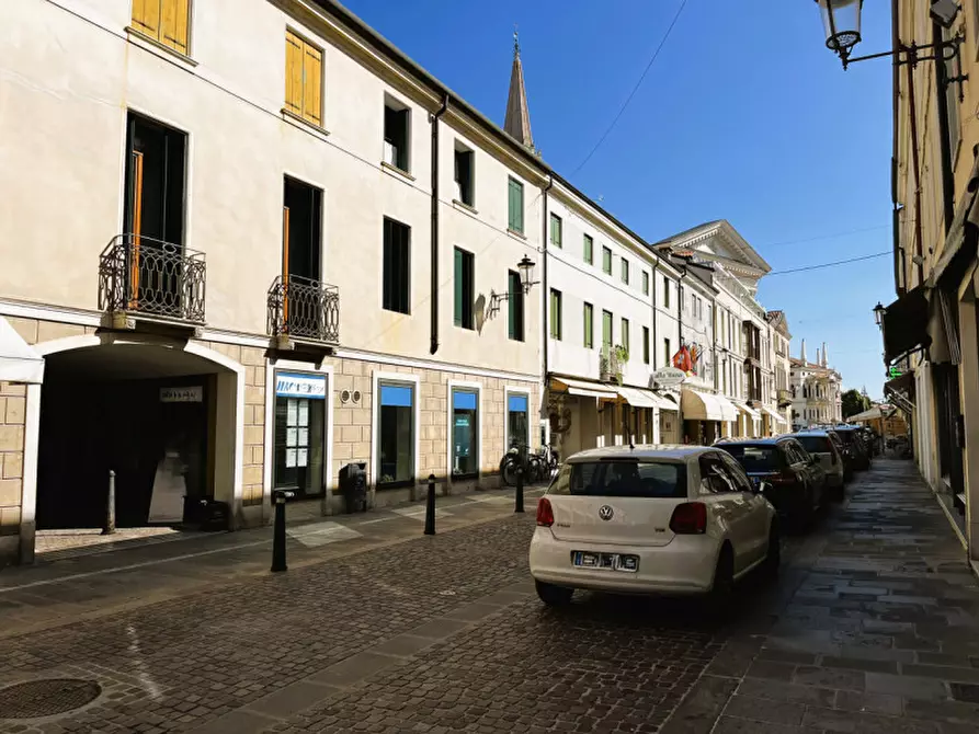 Immagine 1 di Negozio in vendita  a Noventa Vicentina