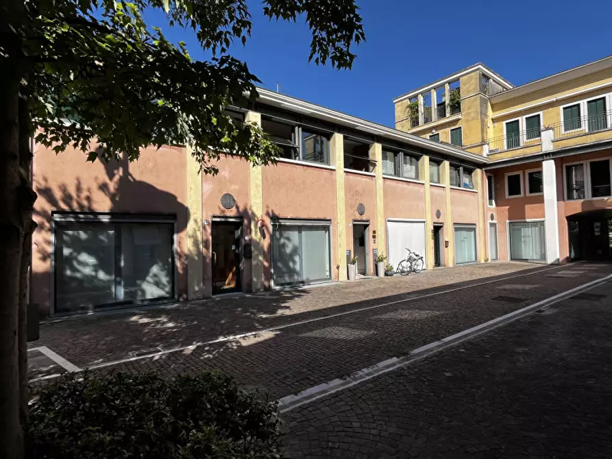 Immagine 2 di Negozio in vendita  a Noventa Vicentina