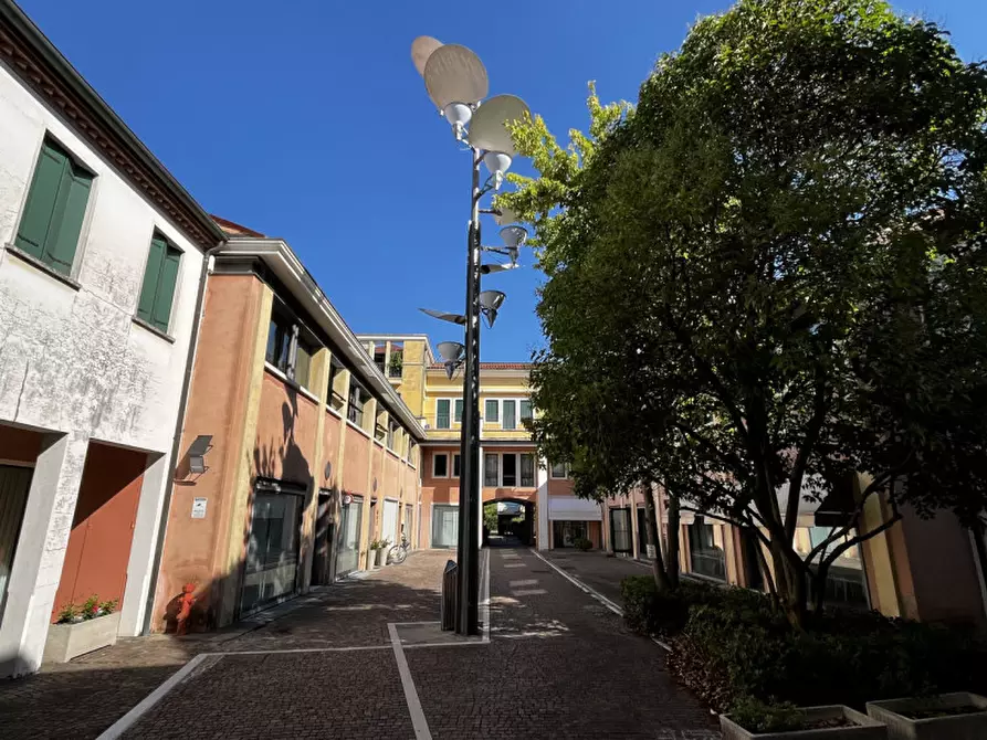 Immagine 3 di Negozio in vendita  a Noventa Vicentina
