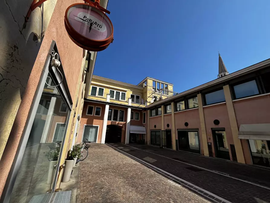 Immagine 4 di Negozio in vendita  a Noventa Vicentina