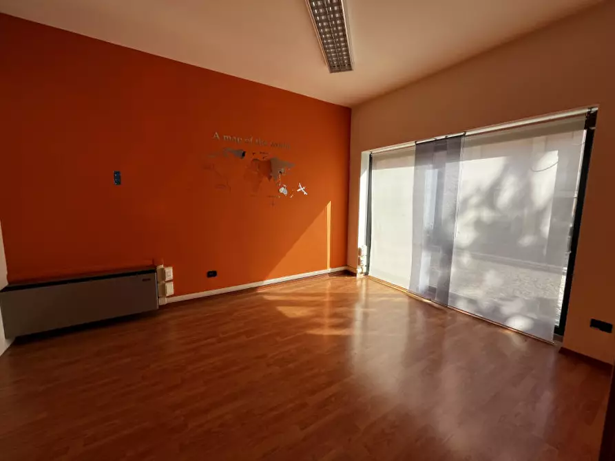 Immagine 9 di Negozio in vendita  a Noventa Vicentina