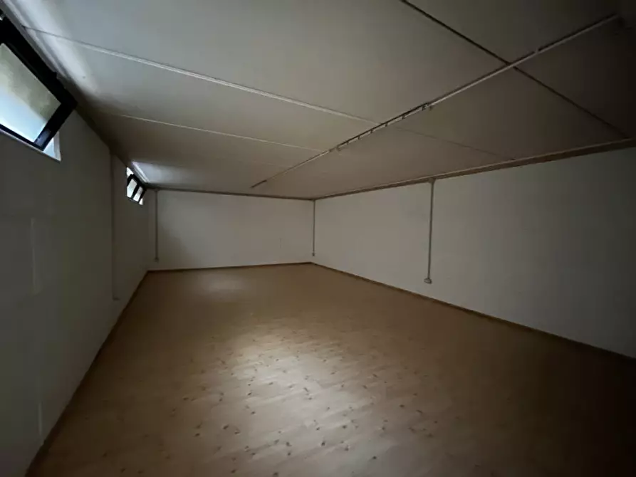 Immagine 14 di Negozio in vendita  a Noventa Vicentina