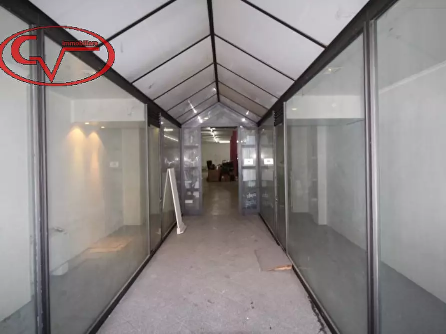 Immagine 3 di Negozio in vendita  in Via dante alighieri, 0 a Montevarchi
