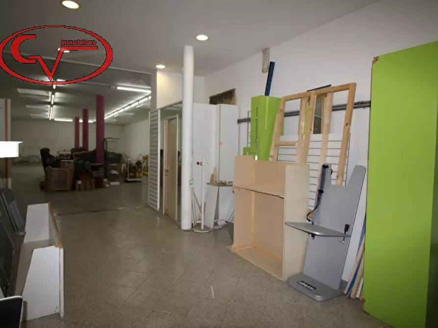 Immagine 5 di Negozio in vendita  in Via dante alighieri, 0 a Montevarchi