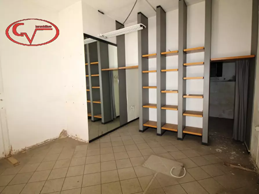 Immagine 8 di Ufficio in affitto  a Montevarchi