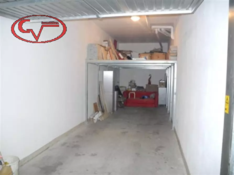 Immagine 1 di Garage in vendita  a Montevarchi