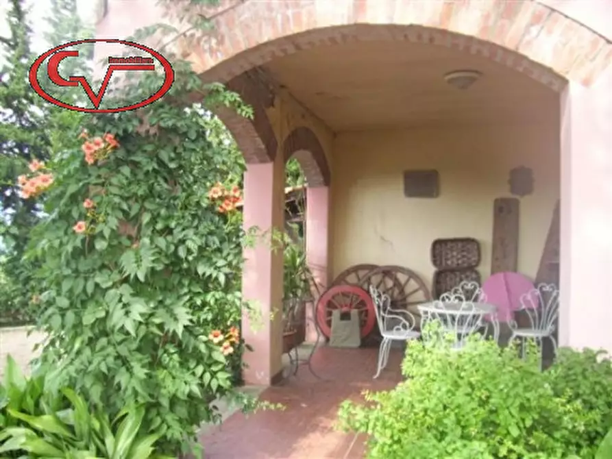 Immagine 1 di Villa in vendita  in noferi a Montevarchi