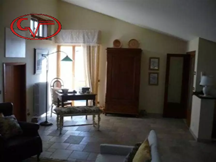 Immagine 1 di Villa in vendita  in Via trieste a Loro Ciuffenna