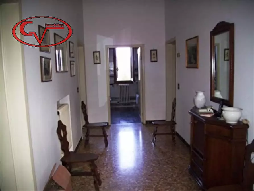 Immagine 23 di Villa in vendita  in Via oberdan a Bucine