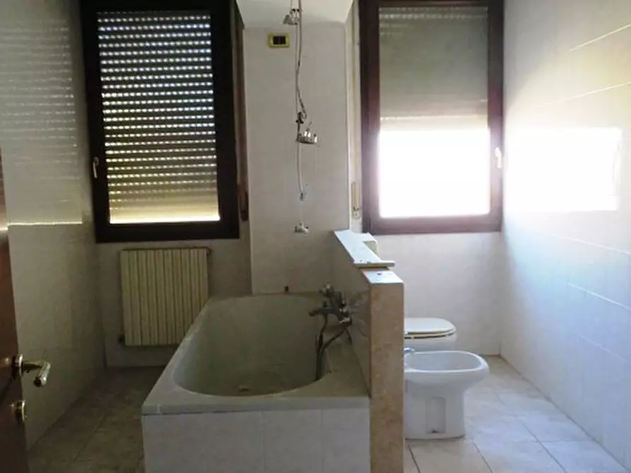 Immagine 29 di Laboratorio in vendita  in via Gramsci a Argelato