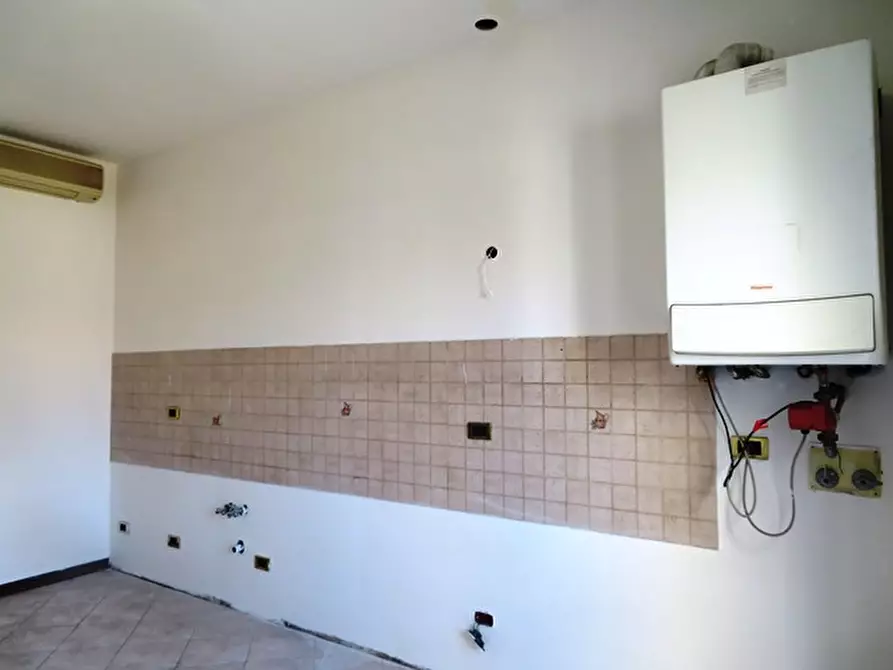 Immagine 32 di Laboratorio in vendita  in via Gramsci a Argelato