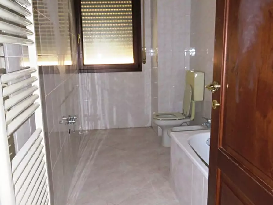 Immagine 36 di Laboratorio in vendita  in via Gramsci a Argelato