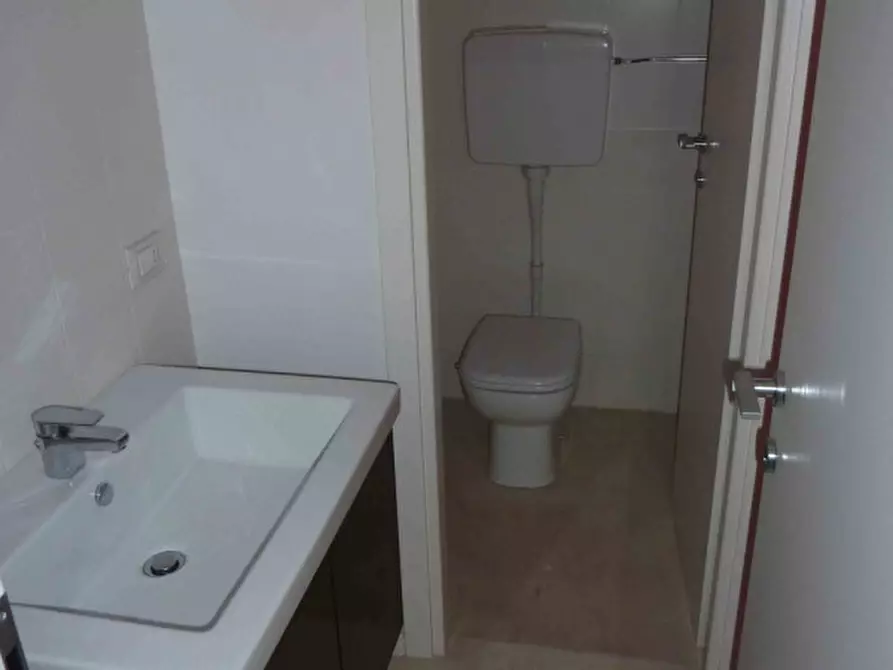 Immagine 4 di Ufficio in affitto  a Padova