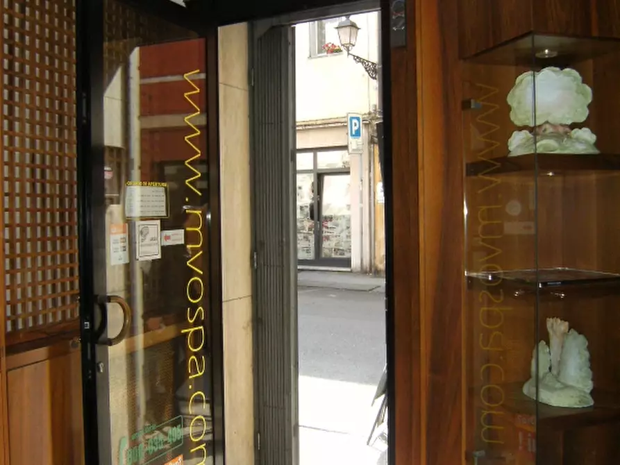 Immagine 2 di Negozio in affitto  in CORSO PADOVA a Vicenza