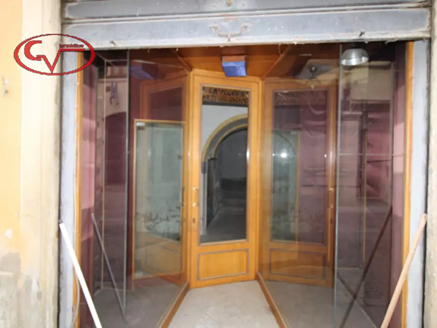 Immagine 2 di Negozio in vendita  in via marzia a Montevarchi