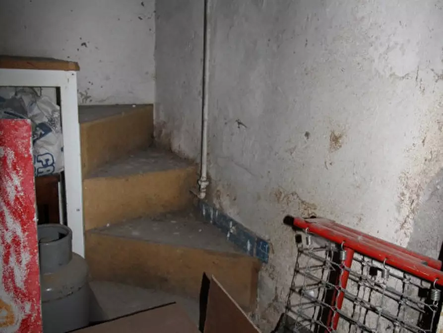 Immagine 8 di Negozio in vendita  in via marzia a Montevarchi