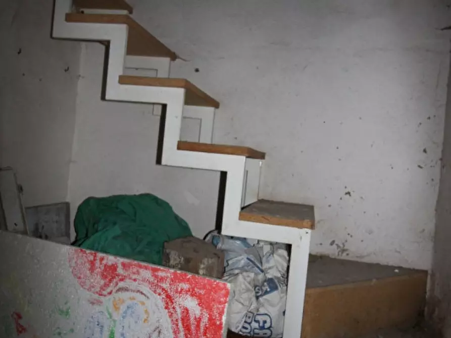 Immagine 9 di Negozio in vendita  in via marzia a Montevarchi