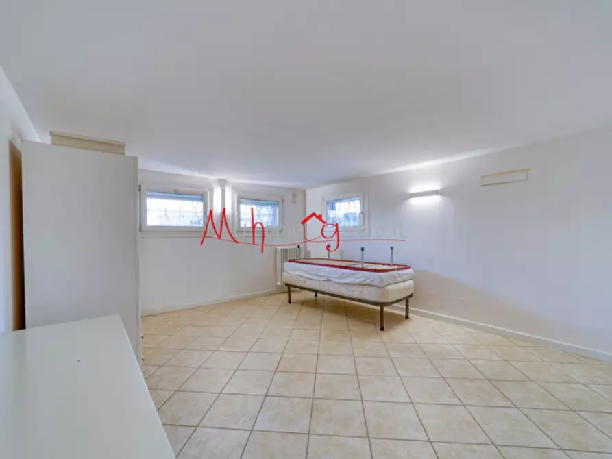 Immagine 10 di Magazzino in affitto  in via guizza a Padova