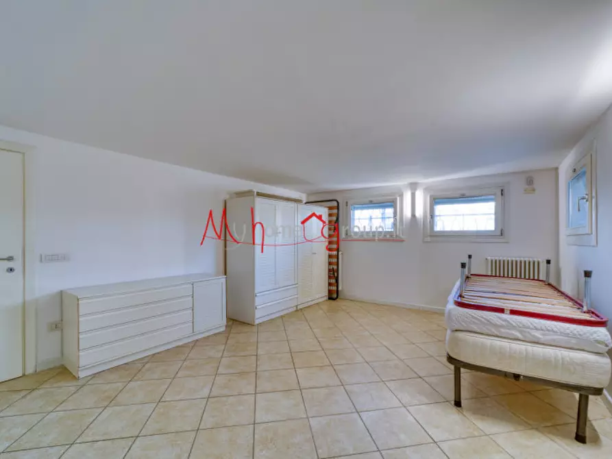 Immagine 11 di Magazzino in affitto  in via guizza a Padova