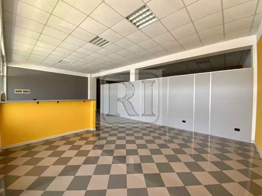Immagine 3 di Negozio in affitto  a Limena