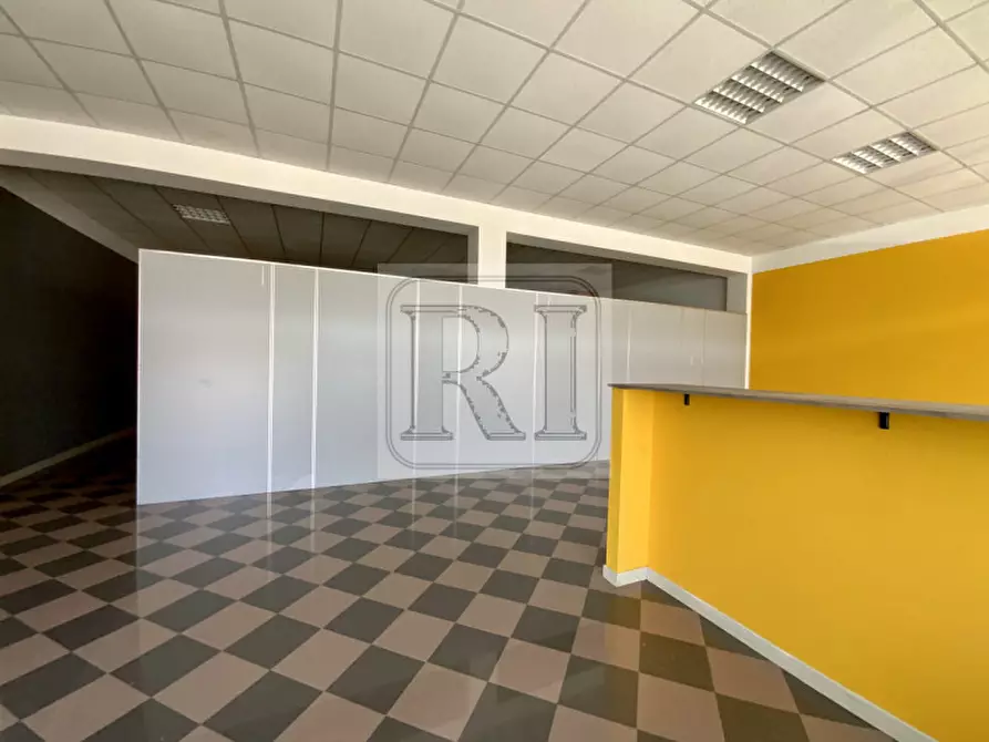 Immagine 4 di Negozio in affitto  a Limena