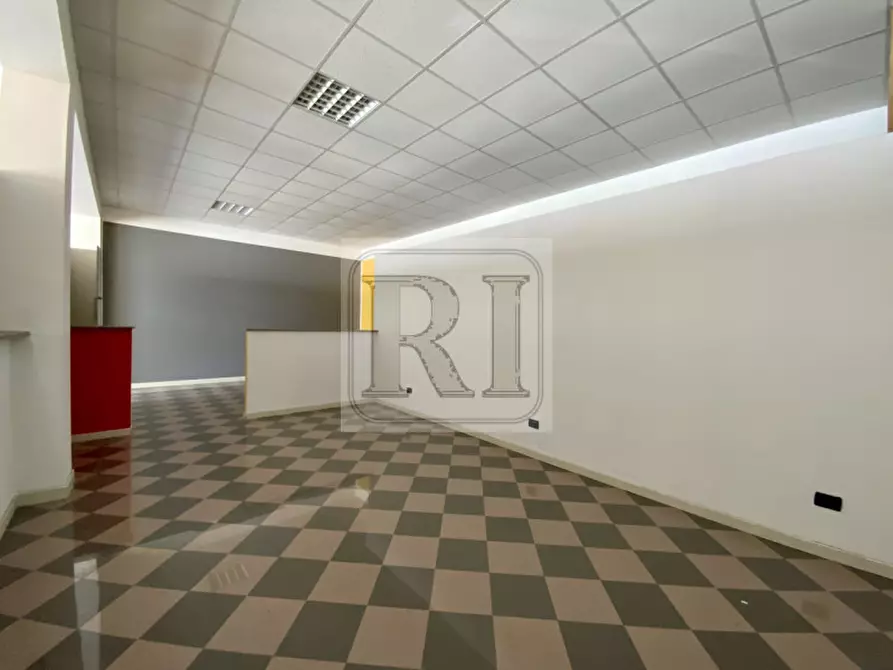 Immagine 5 di Negozio in affitto  a Limena