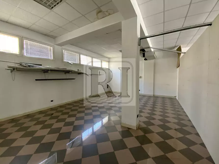 Immagine 6 di Negozio in affitto  a Limena