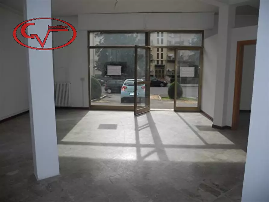 Immagine 3 di Negozio in vendita  in via fratelli rosselli a San Giovanni Valdarno