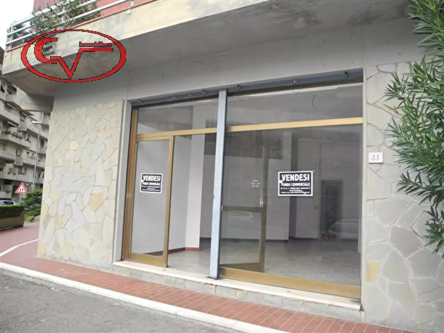 Immagine 7 di Negozio in vendita  in via fratelli rosselli a San Giovanni Valdarno