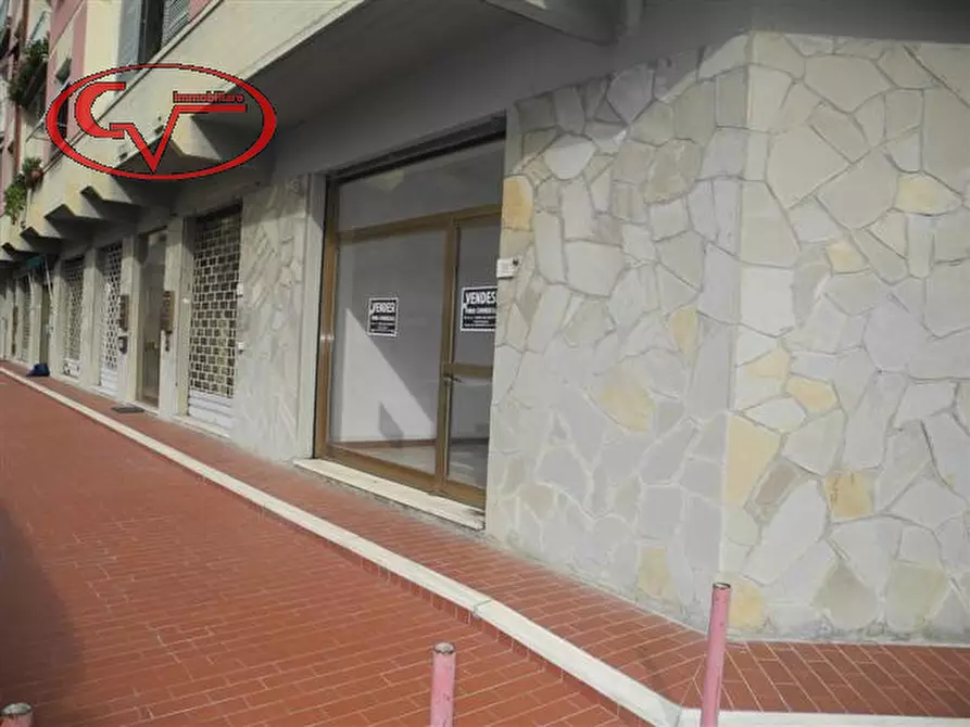 Immagine 8 di Negozio in vendita  in via fratelli rosselli a San Giovanni Valdarno