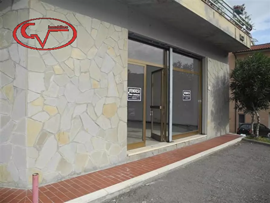 Immagine 9 di Negozio in vendita  in via fratelli rosselli a San Giovanni Valdarno