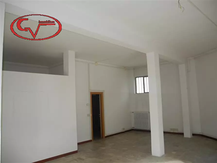 Immagine 10 di Negozio in vendita  in via fratelli rosselli a San Giovanni Valdarno