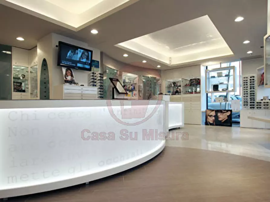 Immagine 2 di Negozio in vendita  in via Bachelet a Vigonza