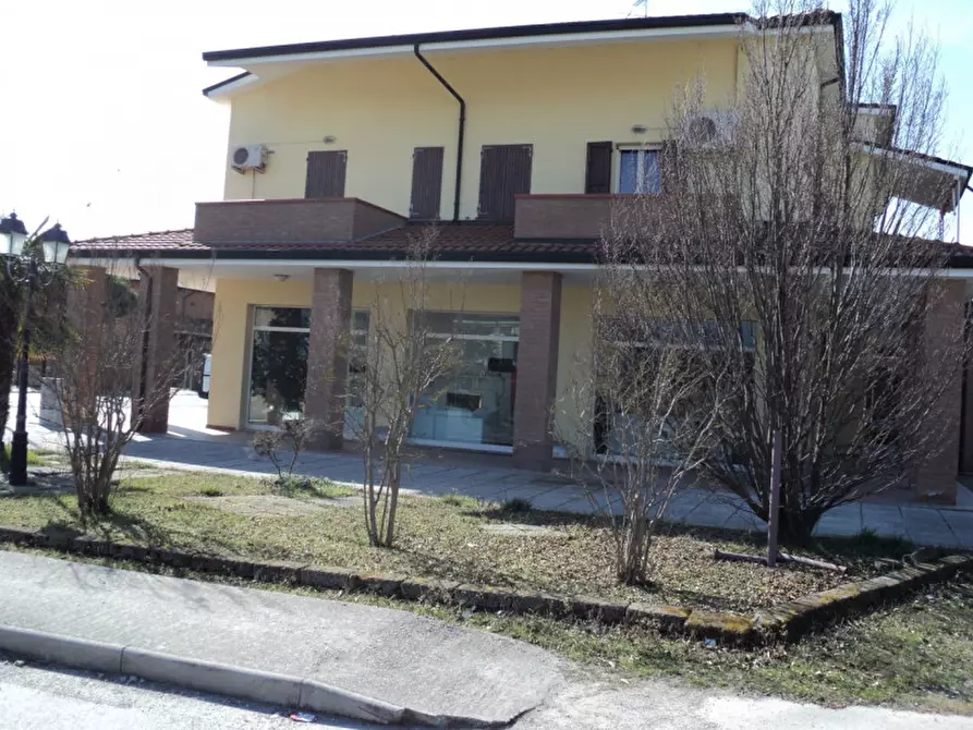 Immagine 5 di Negozio in vendita  in viale leopardi 189 a Comacchio