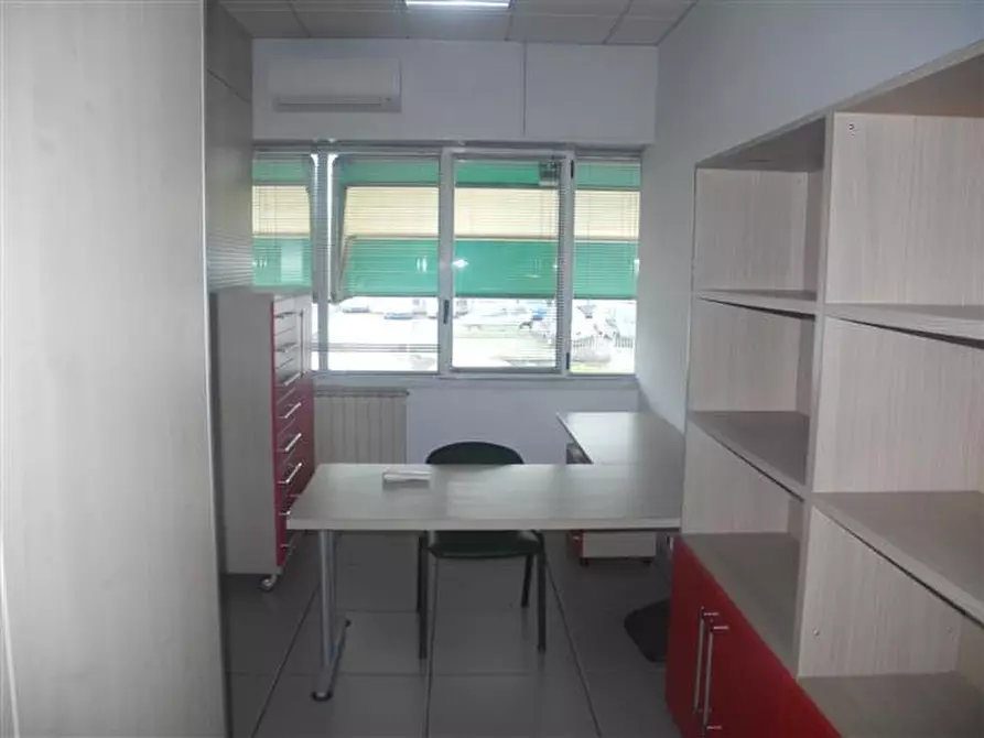Immagine 6 di Ufficio in affitto  in casello autostradale a Terranuova Bracciolini