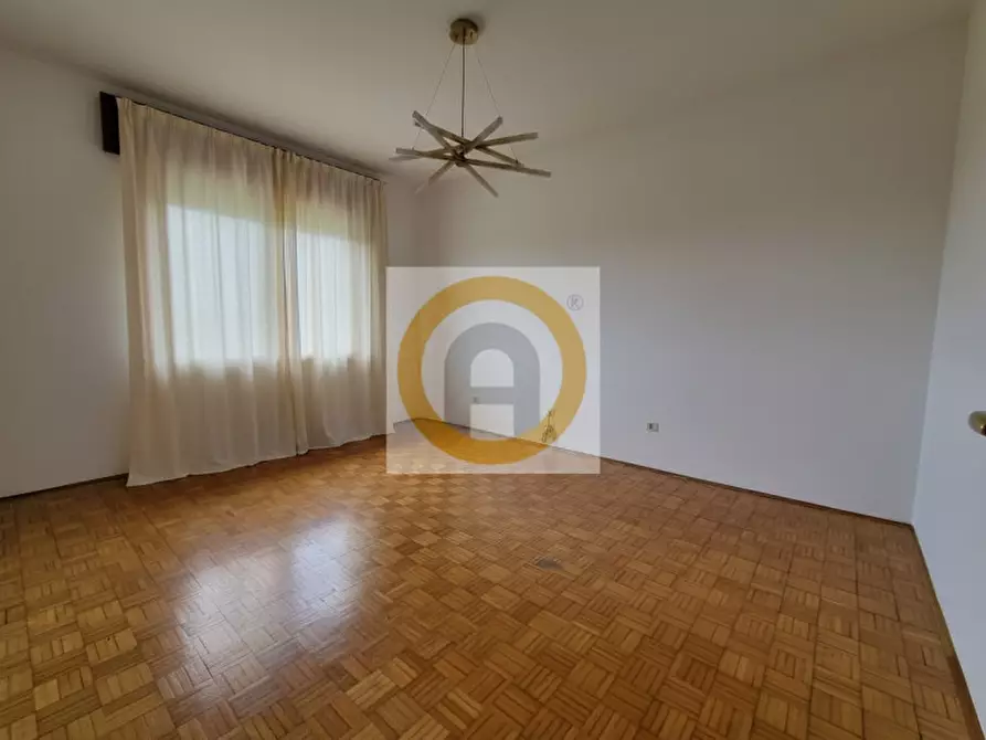 Immagine 10 di Appartamento in vendita  a Rossano Veneto