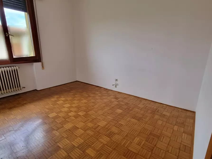 Immagine 11 di Appartamento in vendita  a Rossano Veneto