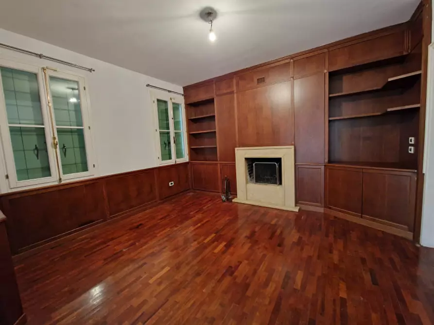 Immagine 1 di Villa in vendita  a Padova
