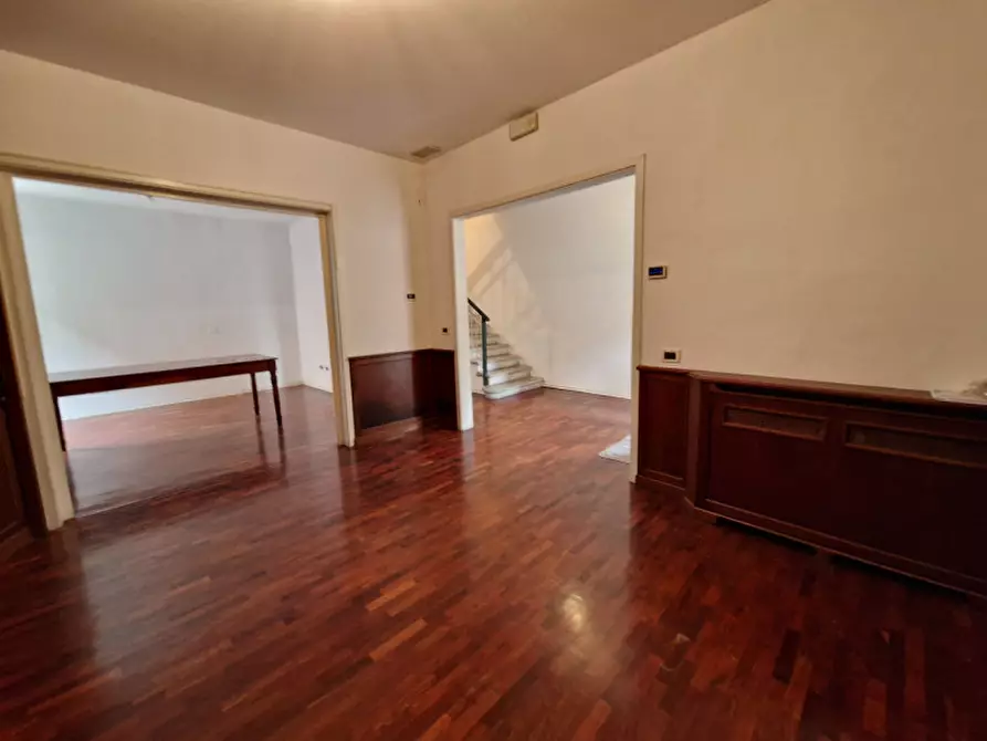 Immagine 4 di Villa in vendita  a Padova