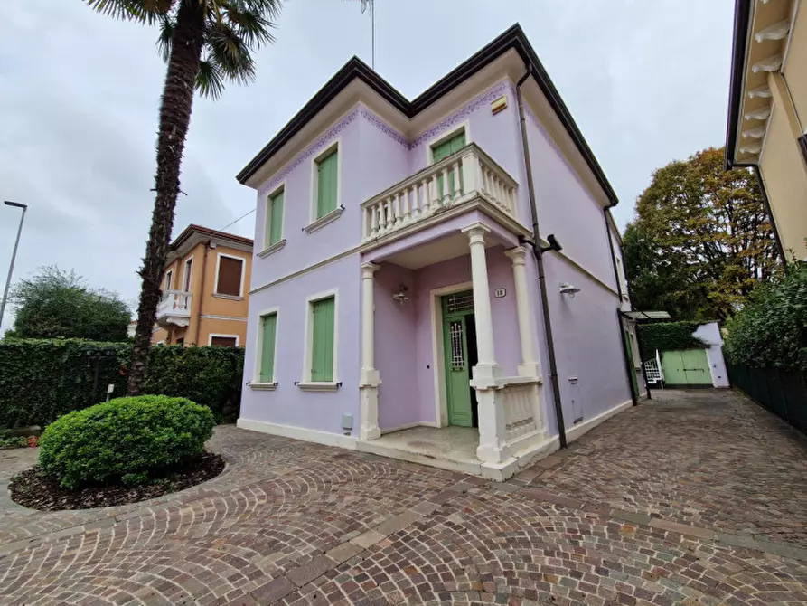 Immagine 22 di Villa in vendita  a Padova