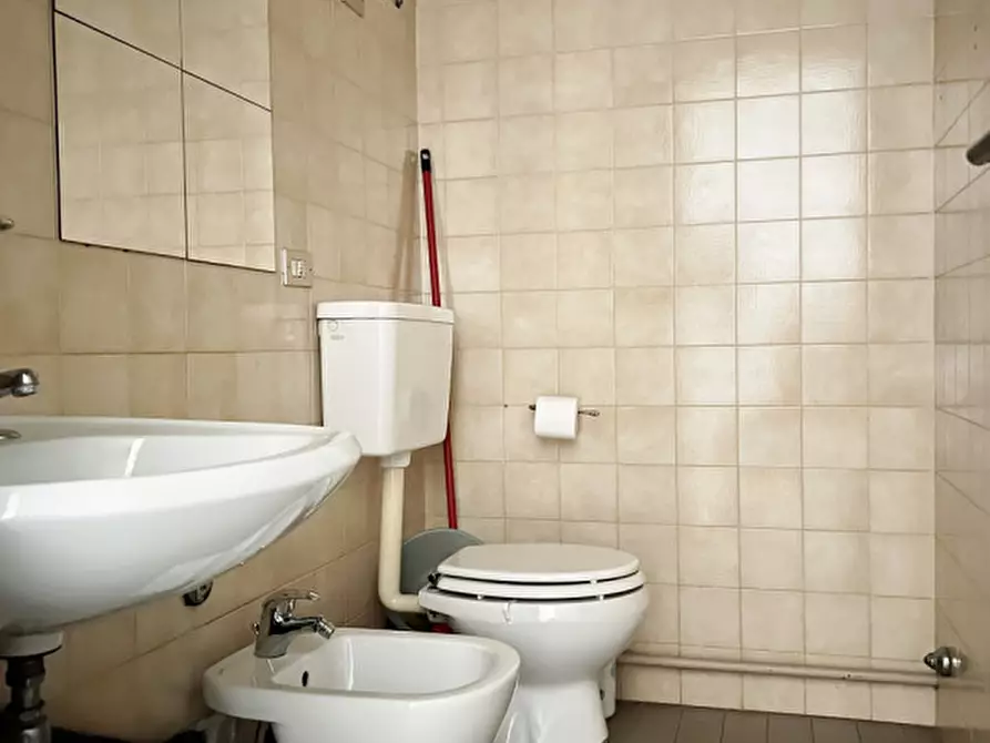 Immagine 5 di Negozio in vendita  a San Giorgio In Bosco