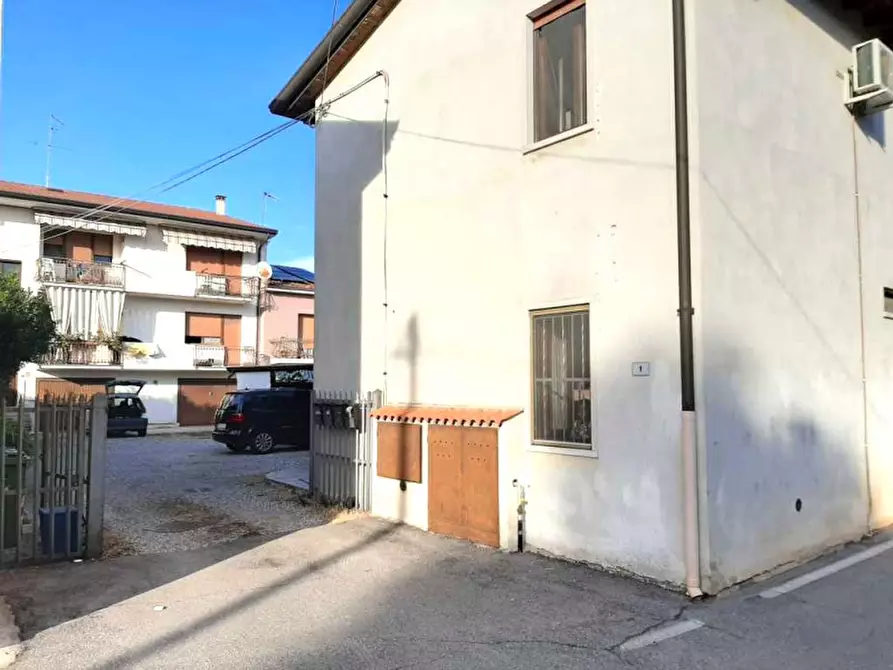 Immagine 2 di Appartamento in vendita  a Valeggio Sul Mincio