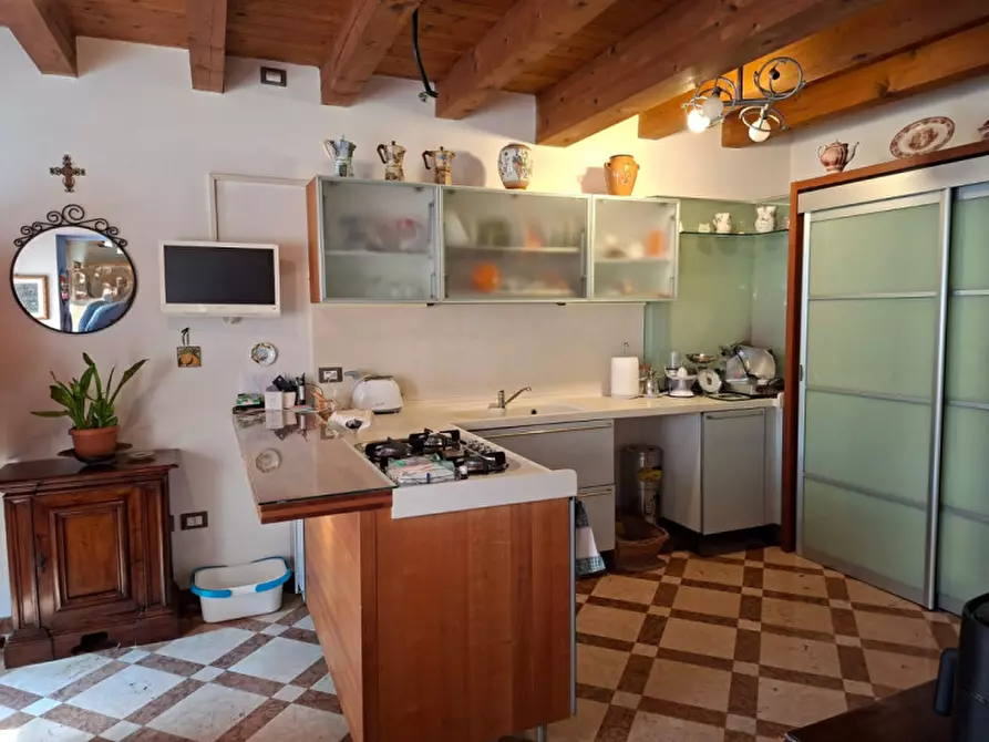 Immagine 11 di Rustico / casale in vendita  a Valeggio Sul Mincio