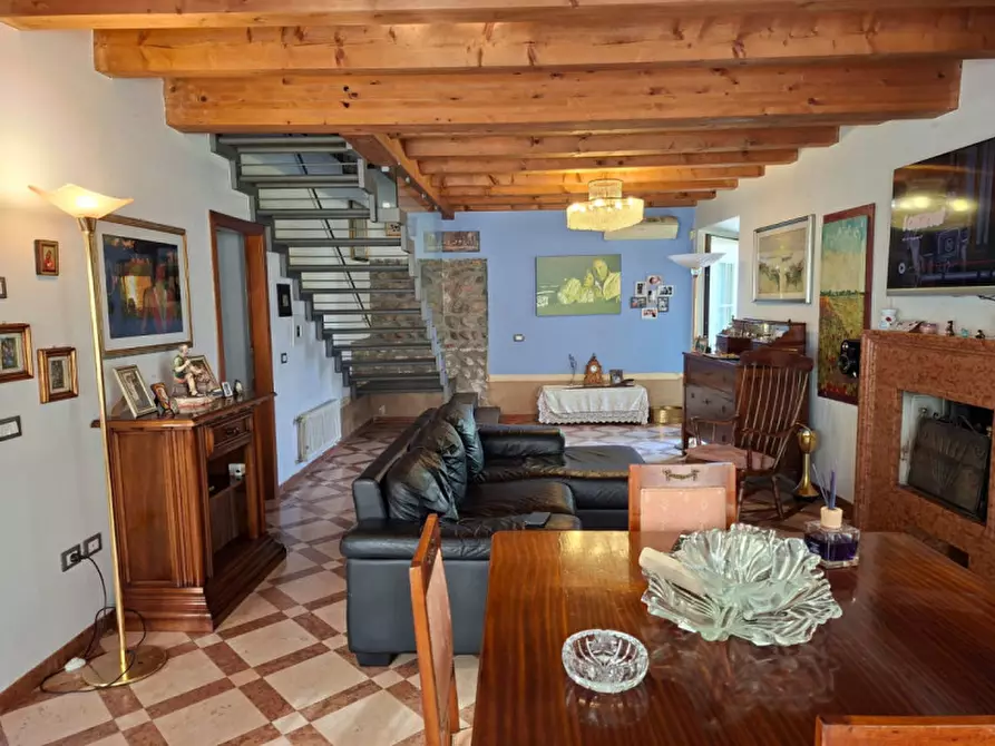 Immagine 13 di Rustico / casale in vendita  a Valeggio Sul Mincio