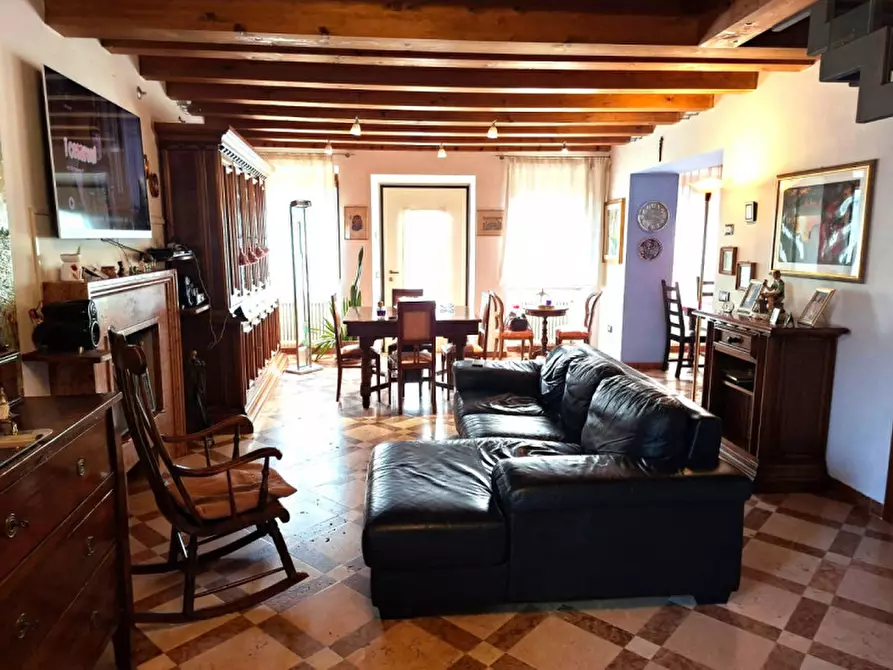 Immagine 14 di Rustico / casale in vendita  a Valeggio Sul Mincio