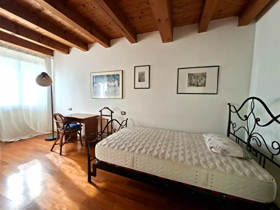 Immagine 18 di Rustico / casale in vendita  a Valeggio Sul Mincio