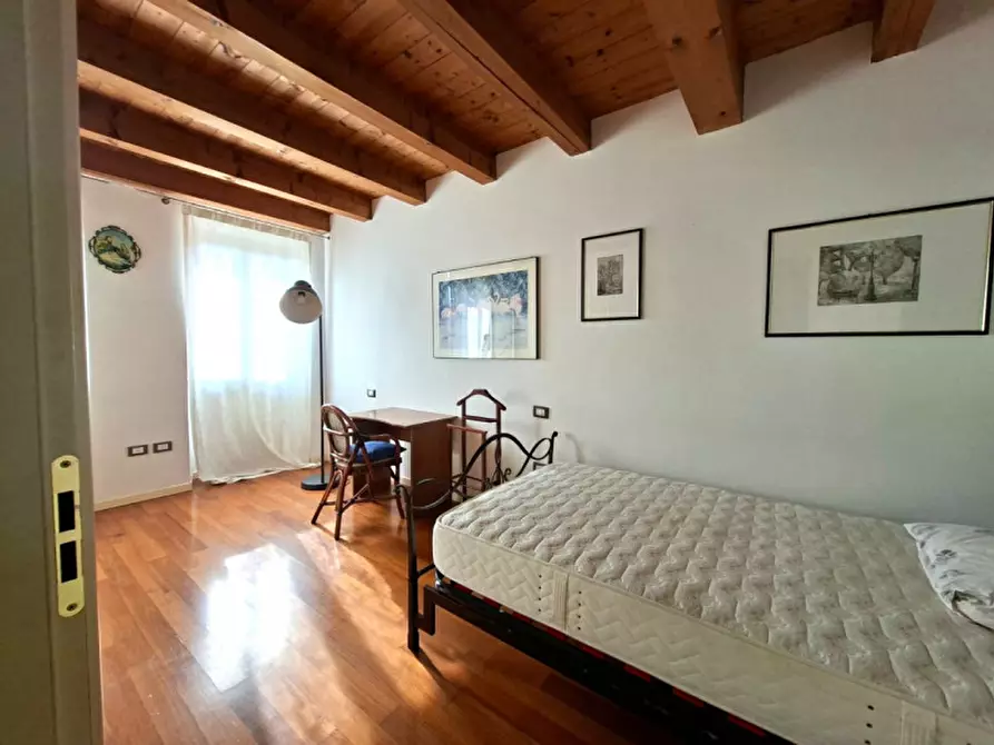 Immagine 19 di Rustico / casale in vendita  a Valeggio Sul Mincio