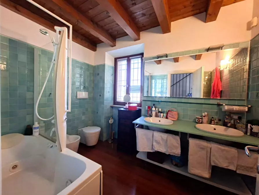 Immagine 21 di Rustico / casale in vendita  a Valeggio Sul Mincio